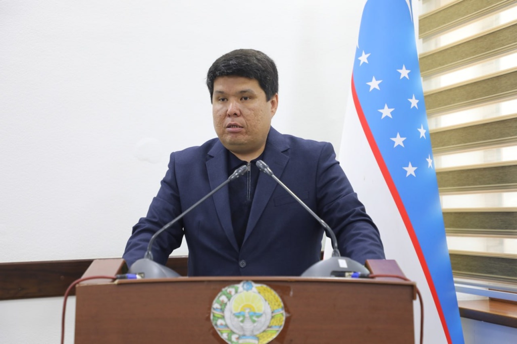 Узбекистанский чиновник обматерил подчиненных и пригрозил "повесить" на них кредиты