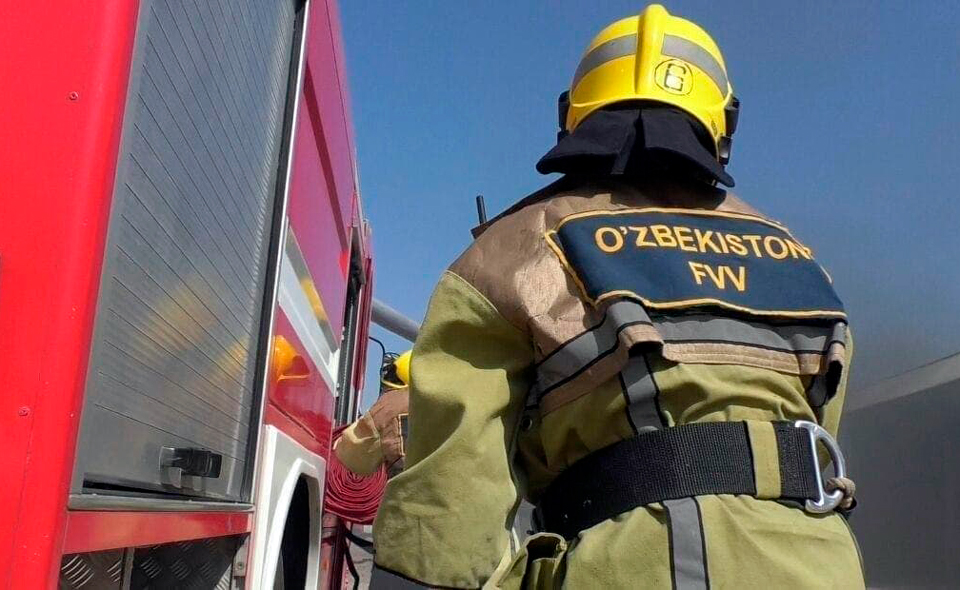 В торговом центре в Ферганской области произошел крупный пожар 