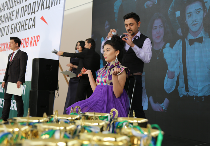 Красота по-узбекистански: в столице схлестнулись мастера иглы и виртуозы ножниц (фото)