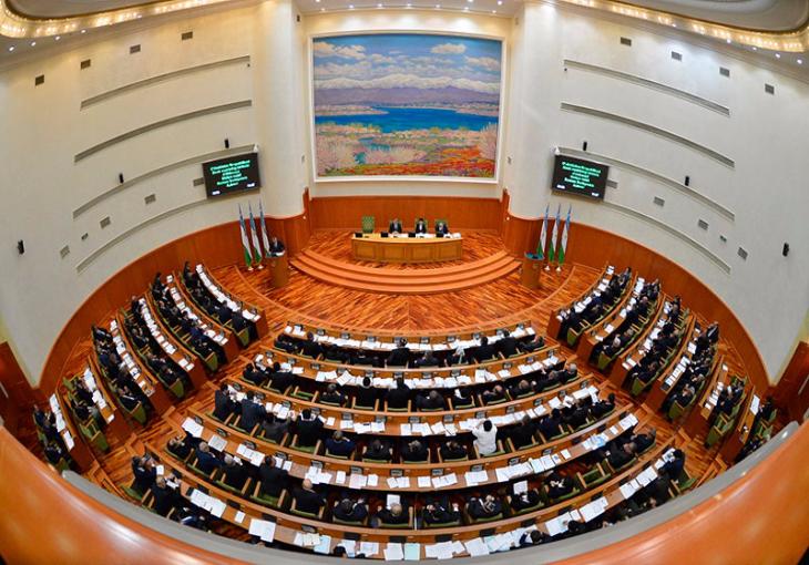 Сенат Узбекистана ратифицировал договор о развитии ВТС с Россией