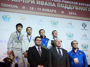 Борец из Узбекистана завоевал бронзу на турнире в России
