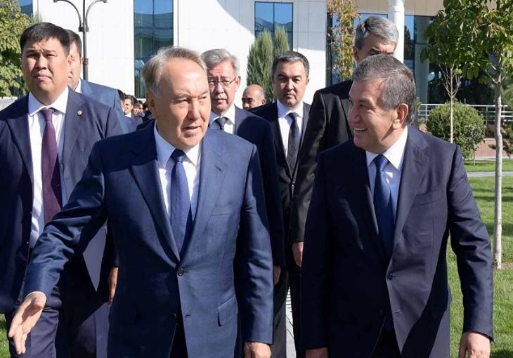 Мирзиёев поздравил Назарбаева с 25-летием независимости Казахстана