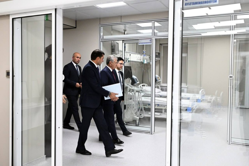 Президент познакомился с цифровой революцией медицины в Самарканде