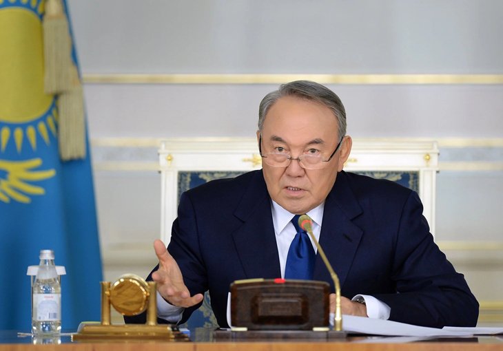 Курс на Запад: президент Казахстана подписал указ о переходе на латиницу