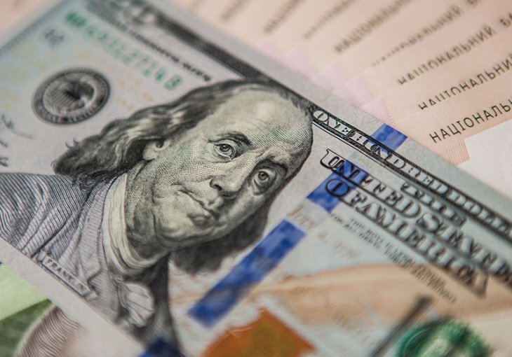 Курс доллара в Узбекистане впервые превысил 8700 сумов