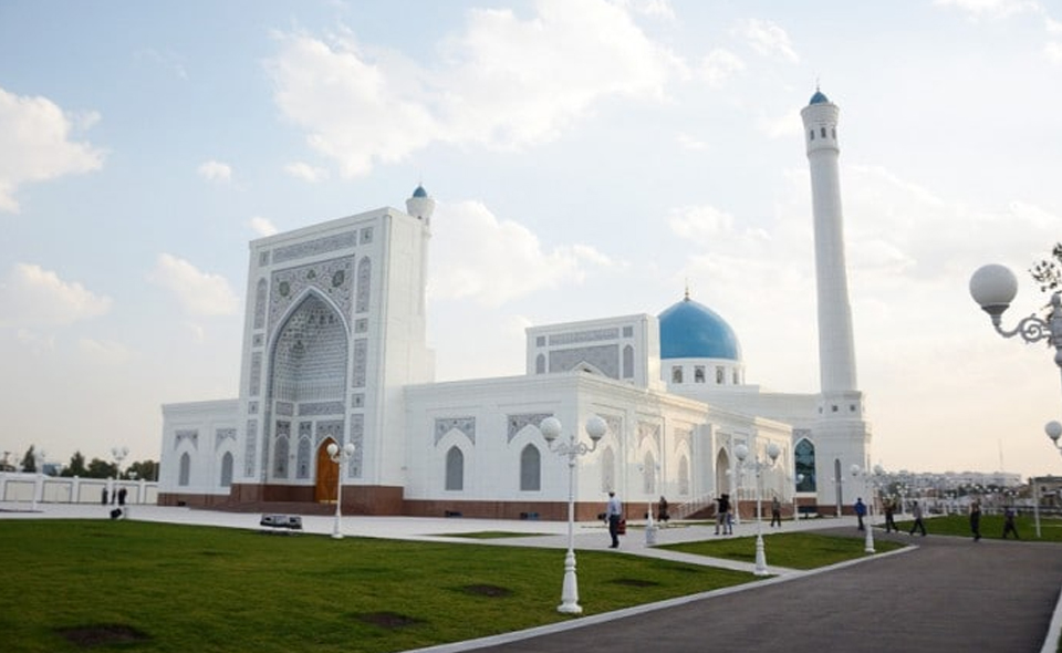 В Узбекистане снимают ограничения на проведение пятничных и ежедневных молитв в мечетях  