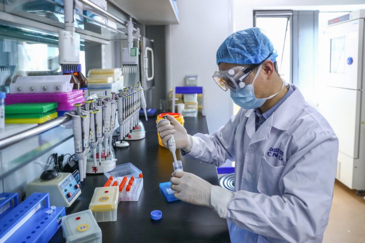 Китайская Sinopharm предложила провести испытания новых вакцин от коронавируса в Узбекистане. Сейчас они уже идут в КНР и ОАЭ 