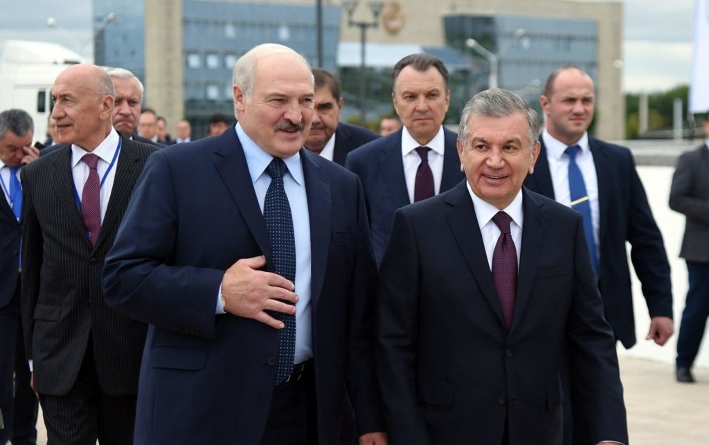 Шавкат Мирзиёев поздравил Александра Лукашенко с победой на выборах президента Беларуси 