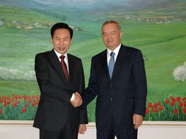 Ислам Каримов и Ли Мён Бак договорились о строительстве Устюртского ГХК