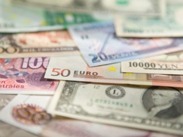 В Ташкентском аэропорту конфисковали валюту почти на $500 тыс.