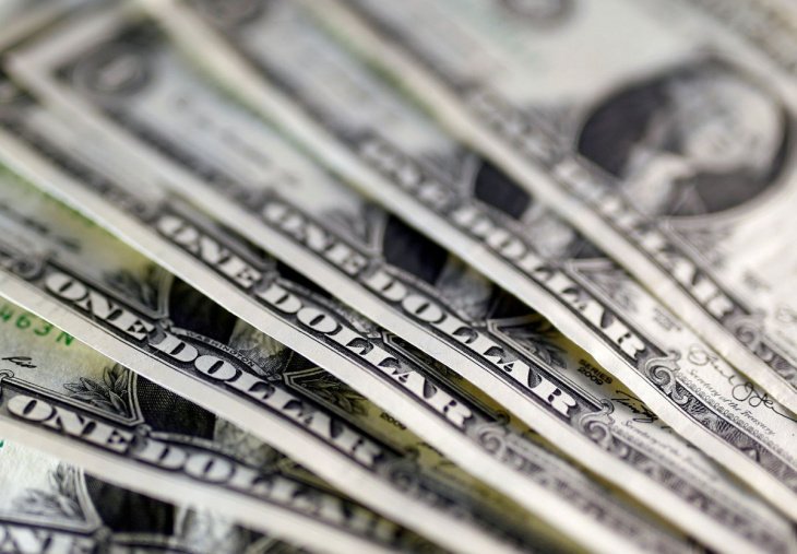Доллар продолжает уверенно расти: опубликованы новые курсы от Центробанка 