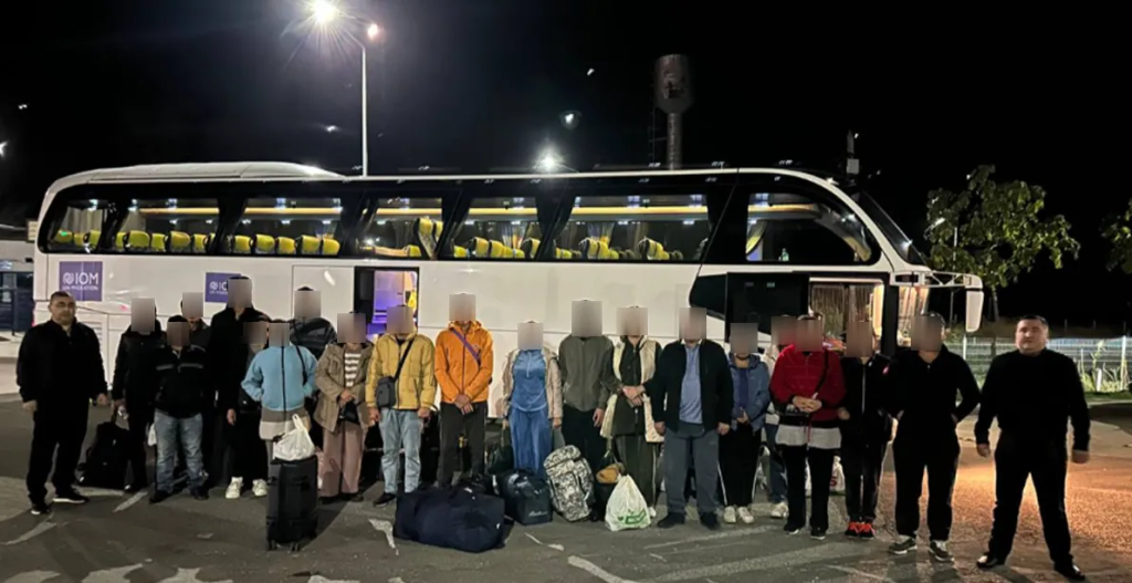 Узбекистанцы, которых держали в рабстве на Украине, вернулись на родину