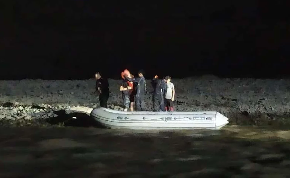 Сотрудники МЧС спасли трех подростков, которые не смогли выбраться с острова на реке Чирчик