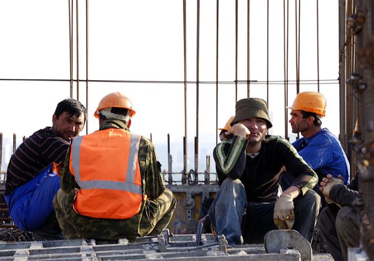 Правительство России снизило квоты на иностранных рабочих на 22%