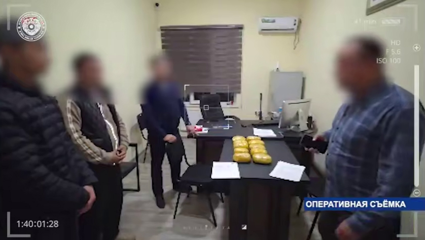 В Узбекистане раскрыли крупную наркогруппировку, у которой изъяли почти 30 килограммов запрещенных веществ. Видео