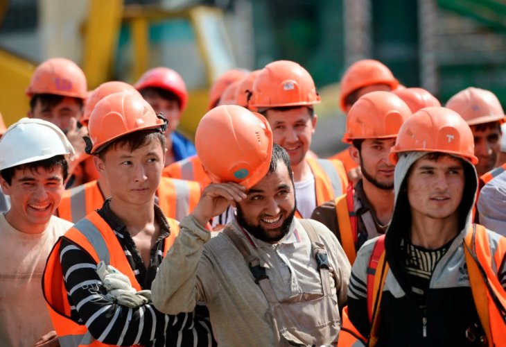 Свыше 4,2 тысячи мигрантов из Узбекистана смогут вылететь в Россию для работы на крупнейших строительных площадках   