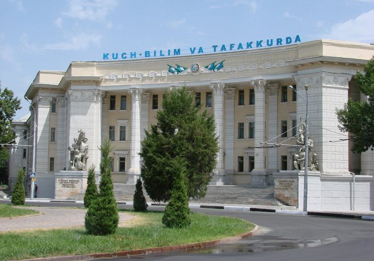 В Ташкенте замдекана педагогического университета за 7 тысяч долларов содействовала абитуриентам