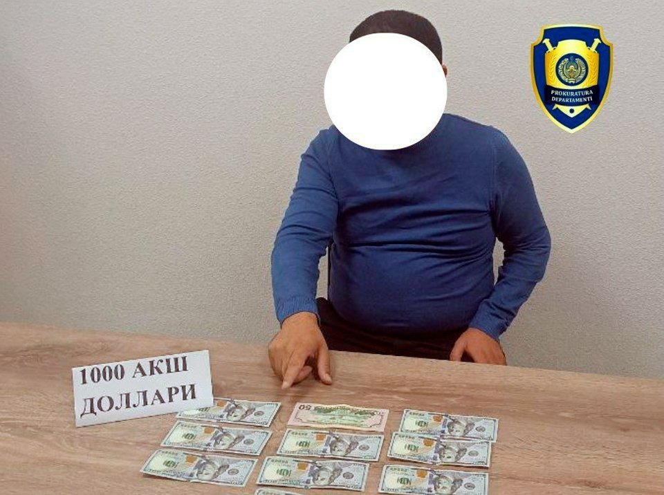 Главный юрисконсульт хокимията Яккасарайского района Ташкента задержан при получении 1,5 тысячи долларов  