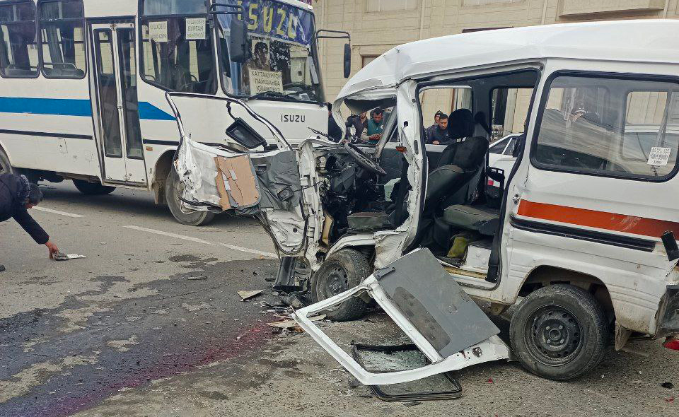 В Самаркандской области произошла массовая авария с участием пяти машин. Один человек погиб. Видео 