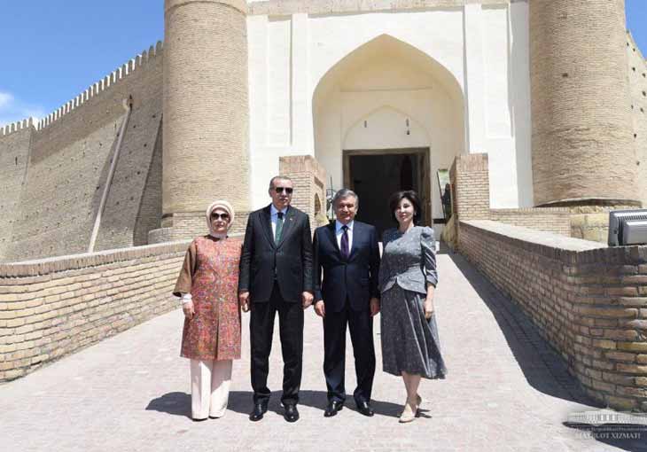 Президенты Узбекистана и Турции посещают достопримечательности Бухары 