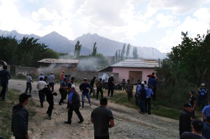 Минздрав Кыргызстана сообщил о 15 пострадавших в ходе инцидента на узбекско-кыргызской границе