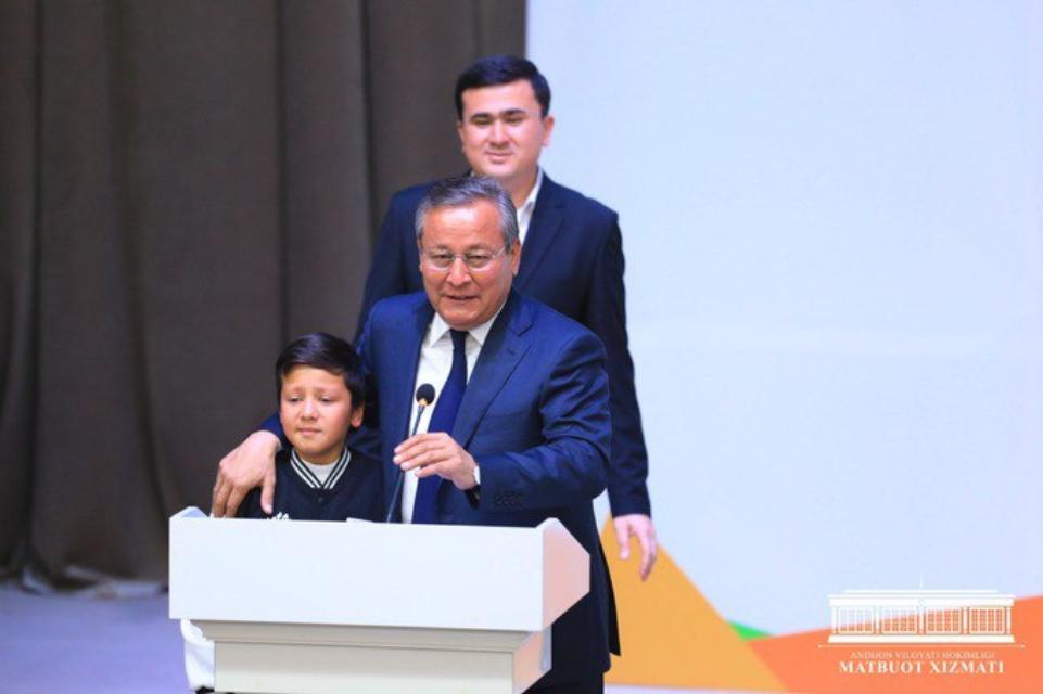 Хоким Андижанской области распорядился построить библиотеку по просьбе подростка
