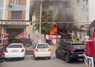 В Ташкенте произошел пожар в магазине одежды, расположенном в жилом здании. Видео В Ташкенте произошел пожар в магазине одежды, расположенном в жилом здании. Видео