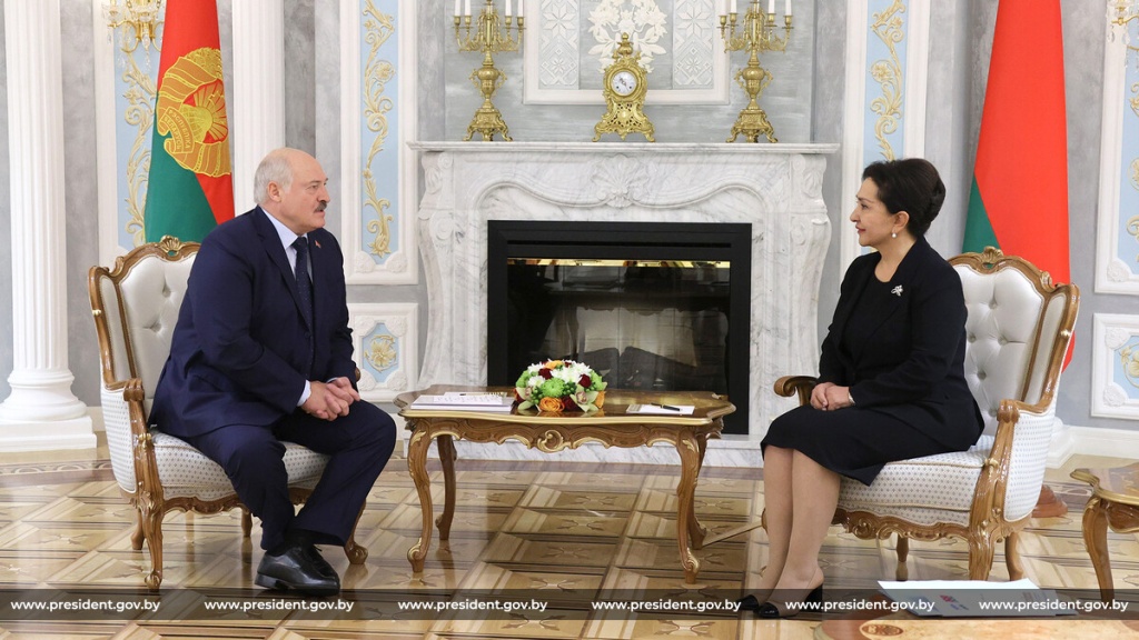 Лукашенко заявил, что в ближайшее время планирует посетить Узбекистан, чтобы побывать в горах зимой 