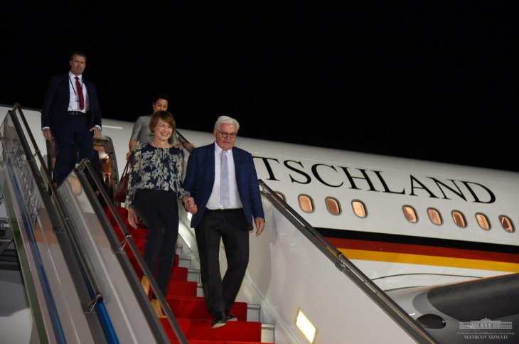 Президент Германии прибыл в Узбекистан. Фотолента 