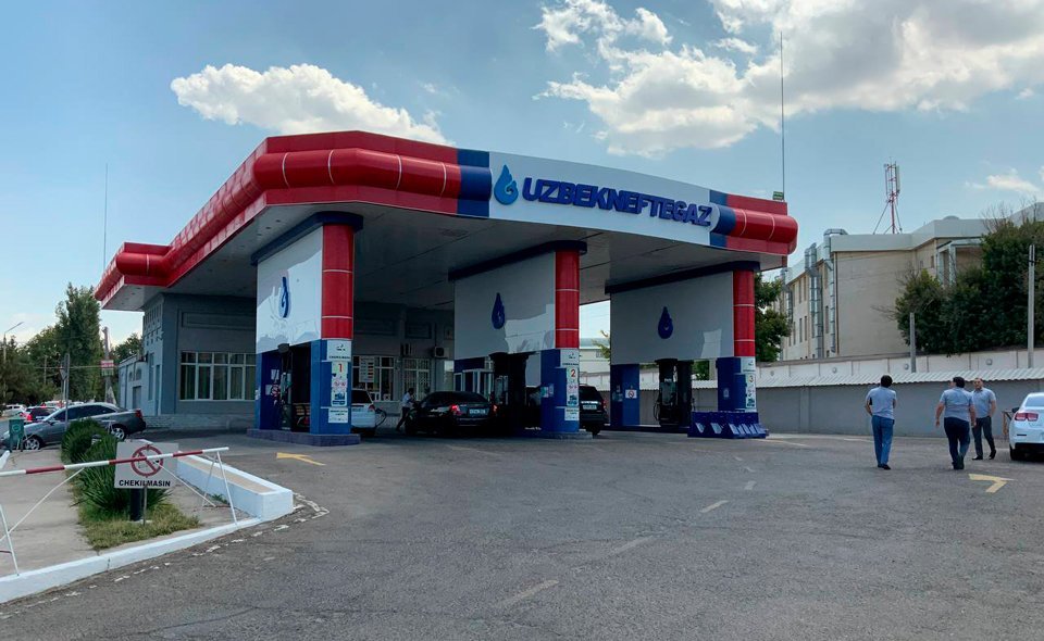 В "Узбекнефтегазе" опровергли дефицит бензина АИ-80 на своих заправках. При этом в компании признали серьезный рост спроса на него  