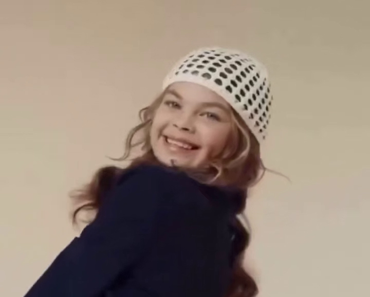 Из попрошайки в принцессы. Юная уроженка Узбекистана стала в России моделью для рекламы бренда детской одежды. Видео Из попрошайки в принцессы. Юная уроженка Узбекистана стала в России моделью для рекламы бренда детской одежды. Видео