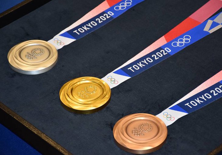 В Токио представили дизайн медалей Олимпиады 2020 года. Их частично сделают из бывших в употреблении смартфонов и планшетов