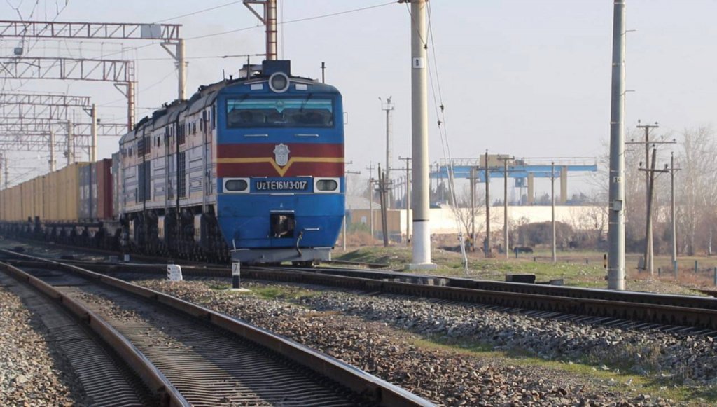 Узбекистан впервые отправил контейнерный поезд в Европу по Среднему коридору 