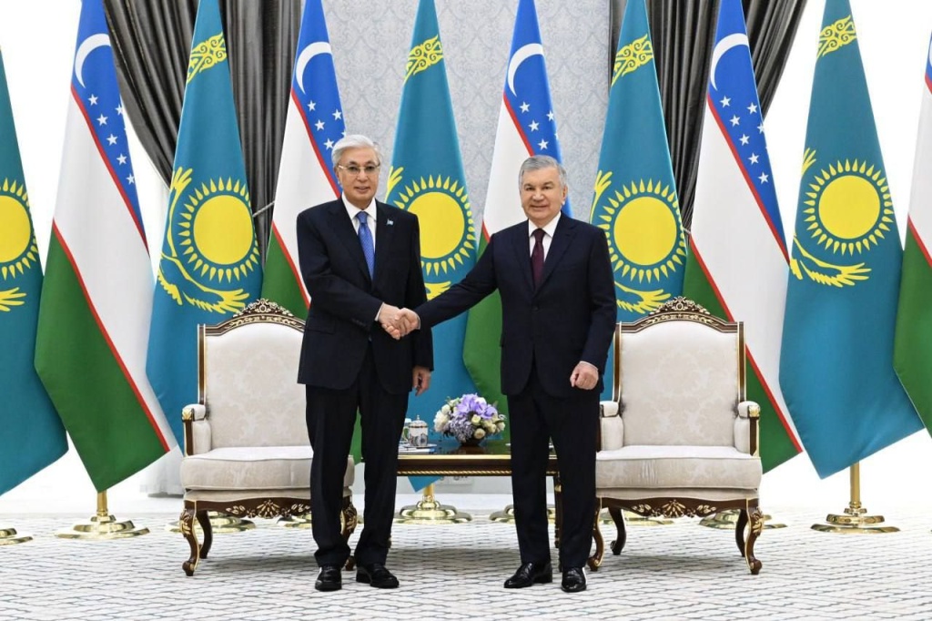 Взаимная торговля, промышленность и логистика. О чем говорили президенты Узбекистана и Казахстана