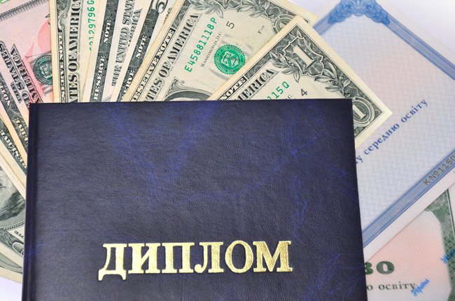 В Ташкенте продавали фальшивые дипломы несуществующего вуза  
