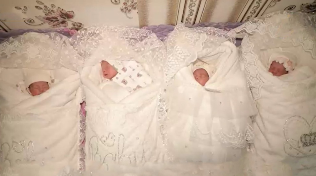 В столичном роддоме на свет появились четверняшки