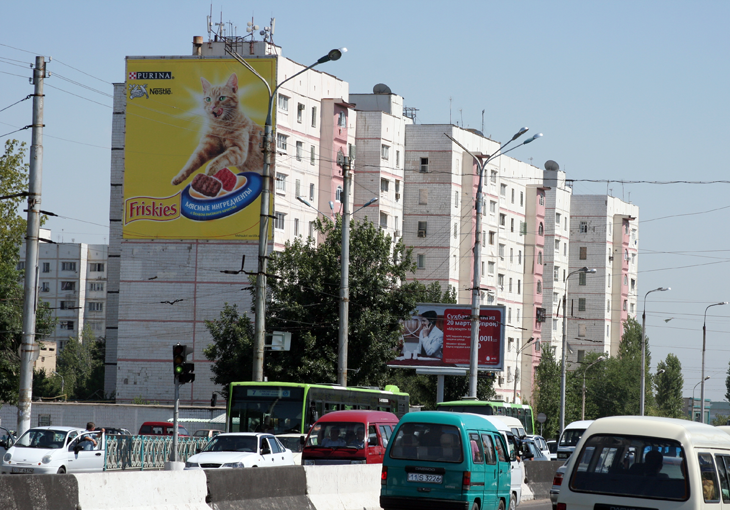 "Нет" рекламе — "да" морали: в Узбекистане кардинально изменят рынок наружной рекламы 