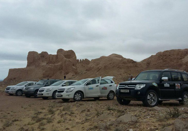 Экипажи Rally Muynak 2017 «покорили» крупнейшую крепость Хорезма 