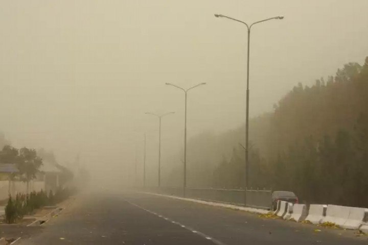 Жителей ряда областей Узбекистана предупредили о сильном ветре и пыльных бурях