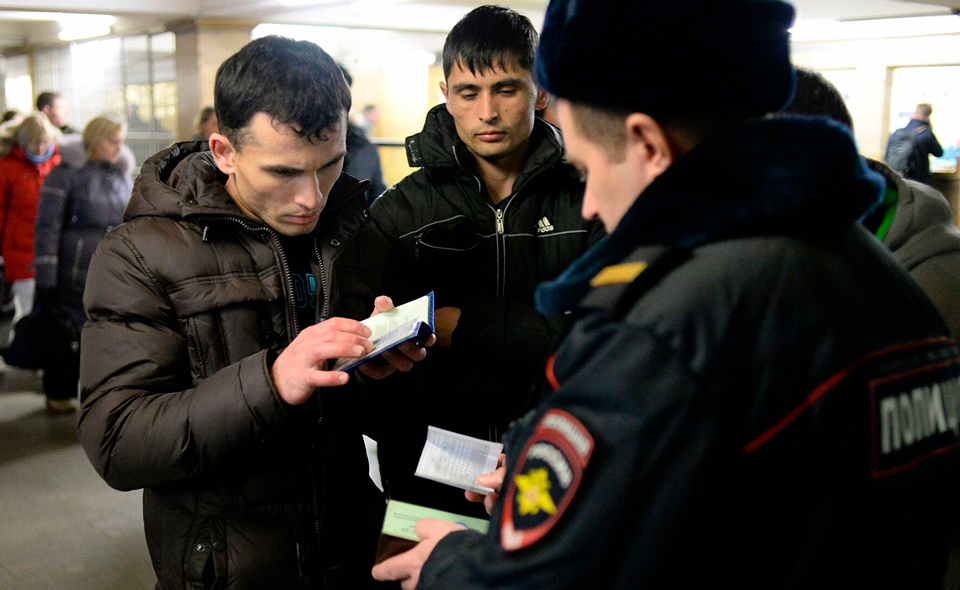 Узбекистанцы пока не могут находиться в России без регистрации 15 дней. Этот порядок не вступил в силу – МИД