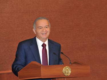Президент Узбекистана выступил на внеочередной сессии Хорезмского областного Кенгаша народных депутатов