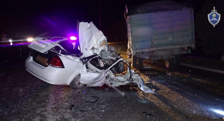 Четверо молодых людей погибли при столкновении автомобиля с грузовиком в Андижанской области