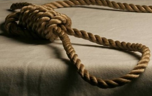 В Бухаре 18-летняя студентка покончила с собой, повесившись в общежитии