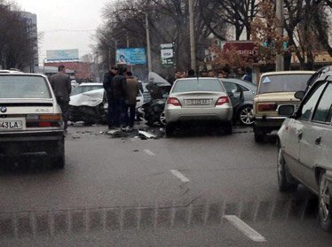 В Ташкенте произошла «тройная авария» (фото)