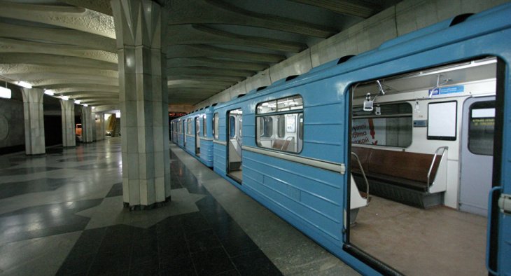 На Чиланзарской линии ташкентского метро из-за неисправного состава было остановлено движение 