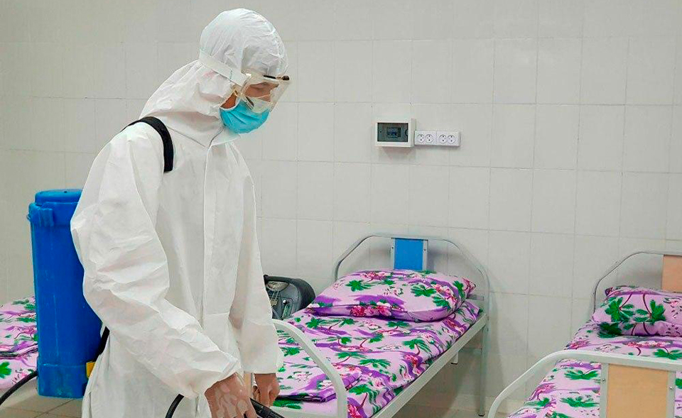 В Узбекистане число ежедневно выявляемых больных коронавирусом превысило 900 