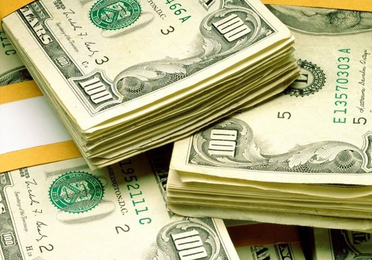 Официальный курс доллара пробил отметку в 4000 сумов