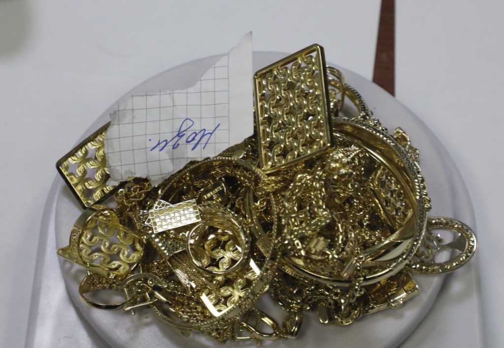 В Андижане пресекли попытку сбыта золотых украшений на миллиарды сумов