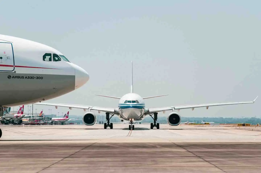 Министр транспорта США предупредил о возможной остановке всех авиарейсов