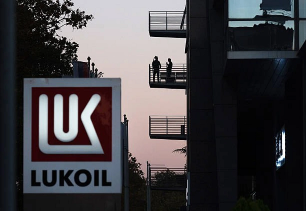 США продлили отсрочку санкций для "Лукойла" 